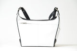 Mittelgroße Leder Damenhandtasche weiß schwarz aus Rindnappa mit langem Riemen