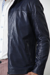 Zeitlose Herren Lederjacke aus Lammnappa in Blau mit zwei Eingriffstaschen