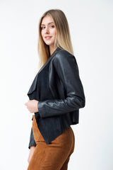 Kurze offene Damen Lederjacke Lammnappa schwarz Stretcheinsatz an den Ärmeln