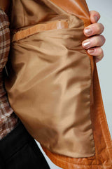 Kurze Damen Biker Style Lammnappalederjacke in Mais mit Stehkragen