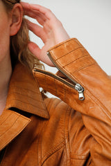 Sportliche Damen Lederjacke Lammnappa in Cognac Vintage Look mit Gürtel