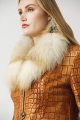 Damen Lederjackeaus Lammnappa mit einer Croco-optik durch Lasertechnik in cognac und eine Echtfell Kragen