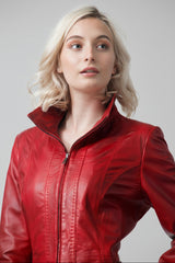 Kurze duenne Damen Lederjacke aus Lammnappa rot tailliert ohne Wattierung