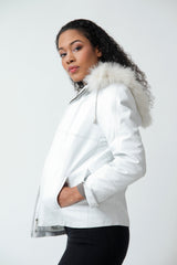 Kurze weiße Damen Lederjacke in Lammnappa mit Kapuze und Blaufuchsrand