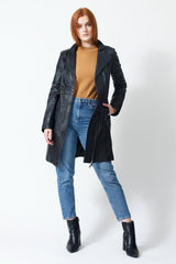 Lange Damen Lederjacke in Lammnappa schwarz tailliert mit Zweiwegereißverschluss