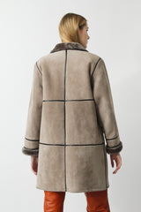 Zeitlose Damen Lammfelljacke wie gewachsen in Pelzvelour in Grau Silber