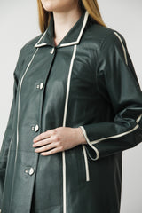 Damen Übergangs Kurzmantel aus Ziegenleder in Grün mit weißen Streifen