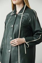 Damen Übergangs Kurzmantel aus Ziegenleder in Grün mit weißen Streifen