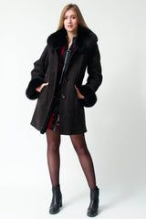 Echter Lammfellmantel für Damen in Cafe mit Blaufuchsverbrämung in Velour