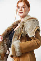 Damen Lammfelljacke aus Toskanafell, Kapuze, Gürtel, Farbe cognac