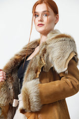 Damen Lammfelljacke aus Toskanafell, Kapuze, Gürtel, Farbe cognac