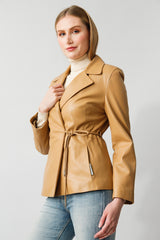 Eleganter Damen Lederblazer in camel aus Lammnappa mit Gürtel
