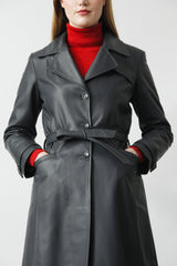 Federleichter Damen Kurz-Mantel aus feinstem Lammnappa in Graphit mit Gürtel