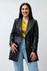 lange Damen Lederjacke schwarz aus echtem Lammnappa in taillierter Passform