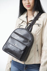 Damen Rucksack aus weichem Rindleder in dunkelbraun mit Funktionstaschen