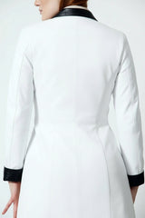 Damen Leder-Mantel Lammnappa mit weiß schwarz tailliert mit Zweiwegereißverschluss