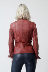 Kurze Damen Lederjacke aus weichem Lammnappa in Rot taillierter Schnitt