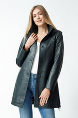 Damenkurzmantel mit abnehmbarer Kapuze in Lammnappa Petrol mit schwarz abgesetzt