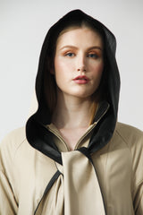 Damen Ledermantel beige mit schwarz abgesetzt und Schalkapuze aus Ziegennappa