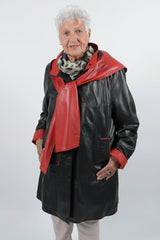 Damen Lederswinger mit Schalkapuze Ziegennappa schwarz/rot mit Kellerfalte