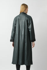 Damen Ledermantel aus nappierten Ziegenleder in Petrol Schwarz und einer Schalkapuze