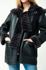 Halblange Merino Damen Lammfelljacke in schwarz zum wenden mit Kapuze