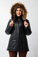 Damenlederparka aus Lammnappa in schwarz mit Volllederkapuze und Echten Fuchsstreifen
