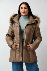 Damenlederparka aus Lammnappa in taupe mit Volllederkapuze und Echten Fuchsstreifen