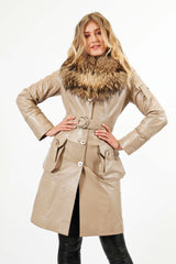 Damen Lederkurzmantel Lammnappa beige mit Finnraccoon Kragen Echtpelz und Gürtel