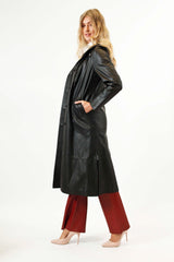 Langer Damenledermantel in matt Schwarz aus Lammnappa mit Volllederkapuze