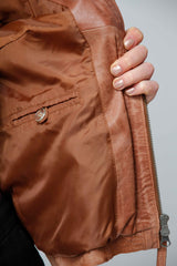 Kurze Damen Lederjacke aus Lammnappa mit Stehkragen in cognac