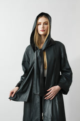 Ziegenleder Damenmantel nappiert in Petrol mit schwarz abgesetzt mit Schalkapuze abnehmbar