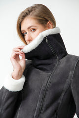 Kurze gewachsene Damen Lammfelljacke tailliert in schwarz vintage look