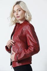 Kurze taillierte Damen Lederjacke in Lammnappa rot und Stehkragen