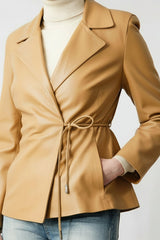 Eleganter Damen Lederblazer in camel aus Lammnappa mit Gürtel