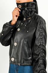 Raffinierte kurze Damenlederjacke in schwarz aus weichem Lammnappa zum knöpfen