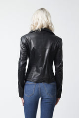 schicke Figurbetonte Damen Lederjacke in Lammnappa schwarz mit gerafften Ledereinsätze
