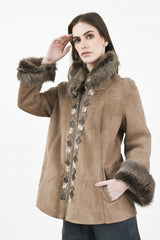 Gewachsene Damen Lammfelljacke in braun mit Reißverschluss
