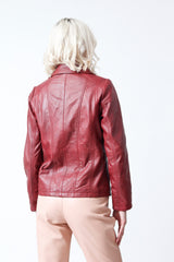 Kurze sportliche Lederjacke aus Lammnappa in rot im Store Leipzig