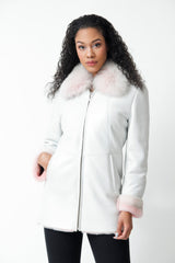 Lange weiße Damen Lammfelljacke nappiert mit Blaufuchskragen