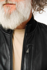 Kurze Herren College Lederjacke aus Lammnappa in schwarz mit Stoffbündchen