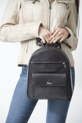 Damen Rucksack aus weichem Rindleder in dunkelbraun mit Funktionstaschen