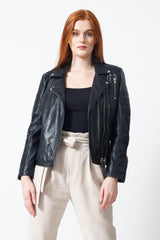 Damen Biker Lederjacke schwarz Lammnappa mit Steppnähte und viele Zipper