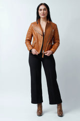 Kurze Damen Biker Style Lammnappalederjacke in Mais mit Stehkragen