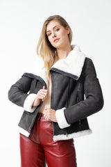 Kurze Damen Lammfelljacke tailliert im Biker Style schwarz vintage look