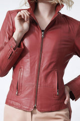 Kurze taillierte Damen Lederjacke in Lammnappa rot mit Reißverschluss und Revers, Leder Schmidt Online