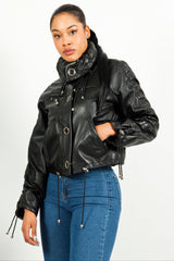 Raffinierte kurze Damenlederjacke in schwarz aus weichem Lammnappa zum knöpfen