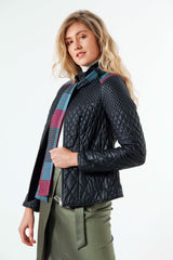 Kurze exklusive Damenlederjacke aus Lammnappa in dunkel Blau mit Stoffmuster