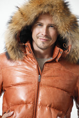 Herren Daunenlederjacke aus Lammnappa orange mit abnehmbarer Kapuze mit Finnraccoonstreifen