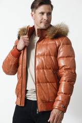 Herren Daunenlederjacke aus Lammnappa orange mit abnehmbarer Kapuze mit Finnraccoonstreifen